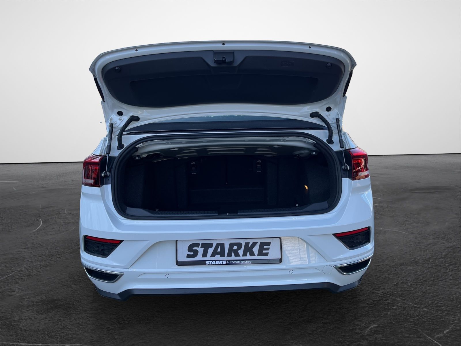 Volkswagen T-Roc 1.5 TSI DSG R-Line Black - Samsaru's Car Outlet