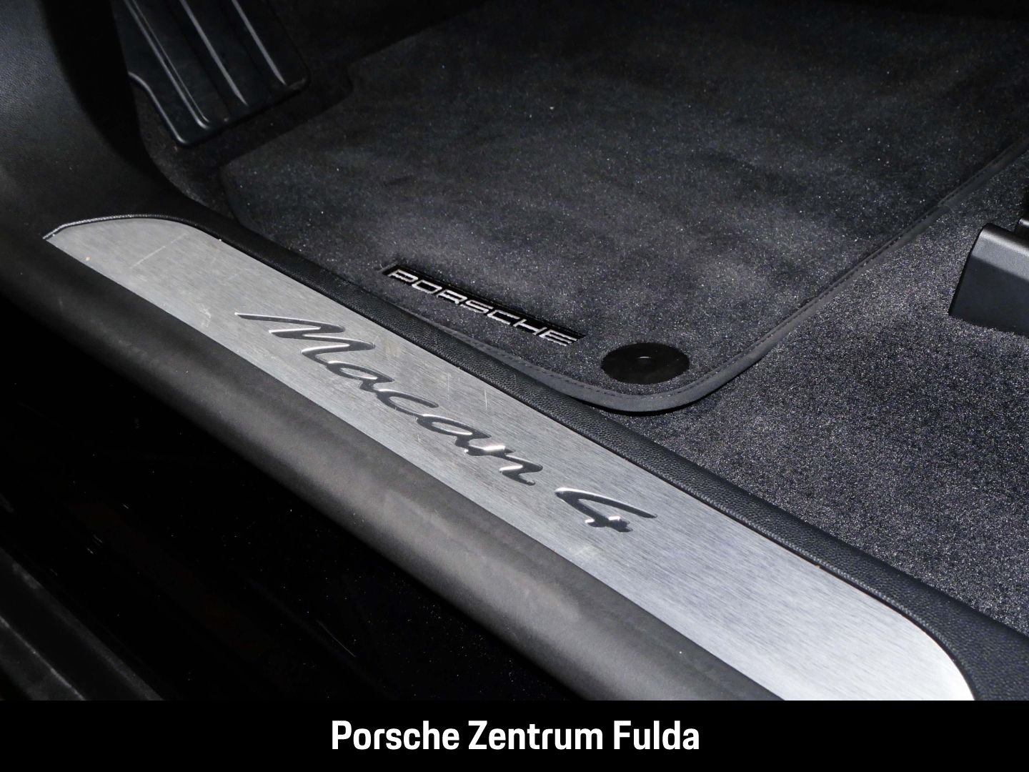 Porsche Macan 4 Luftfederung BOSE LED-Matrix 21-Zoll