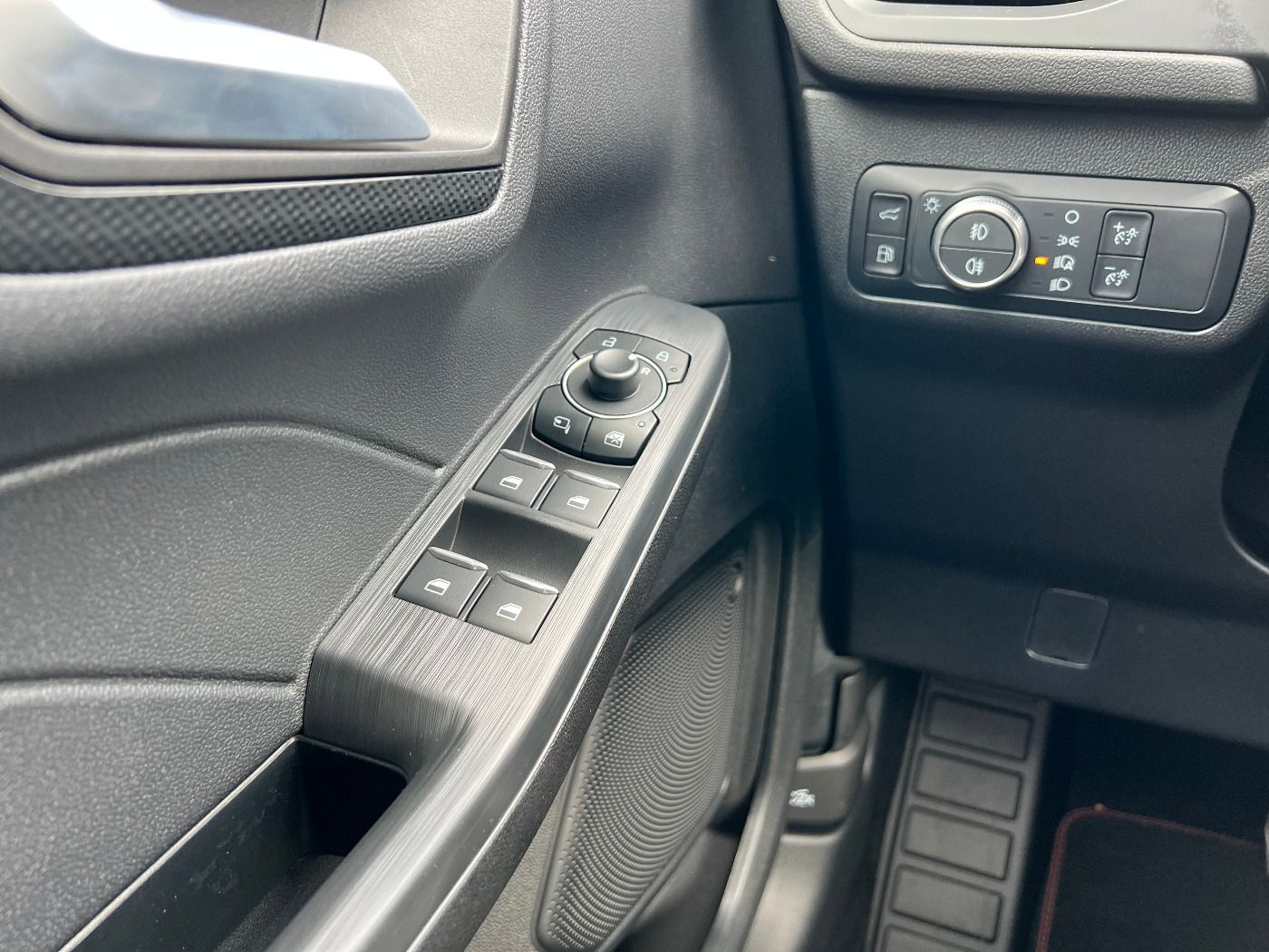 Ford KUGA ST-LINE X - Samsaru's Car Outlet
