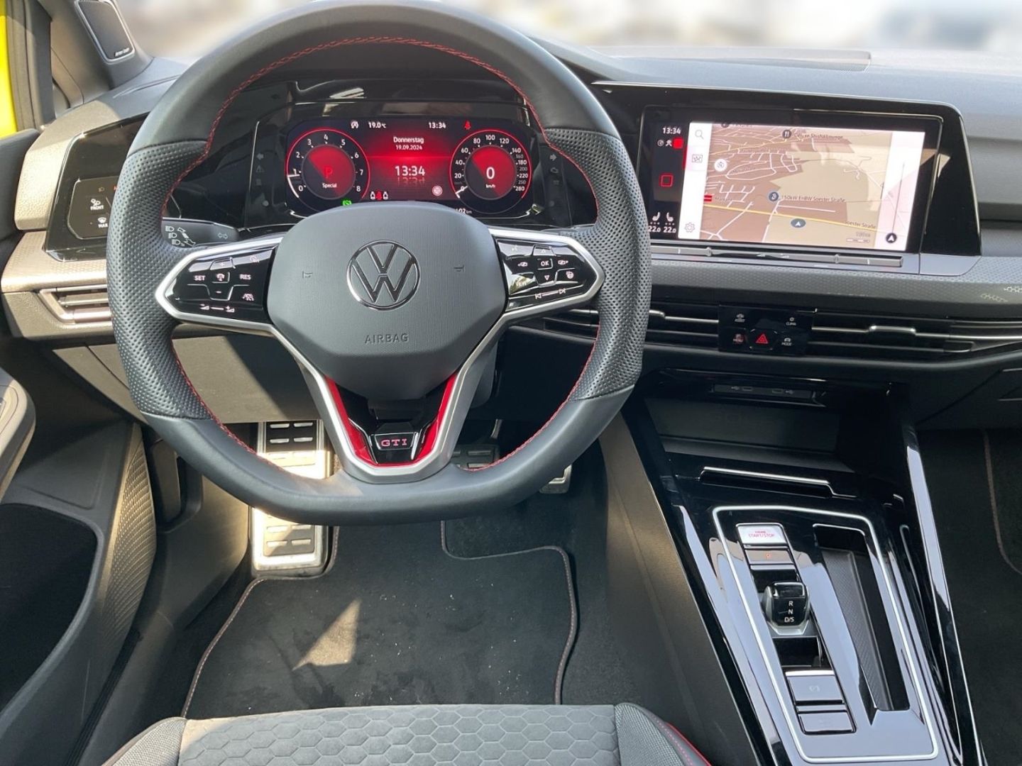 Volkswagen Golf 8 VIII Clubsport 2.0 TSI - Samsaru's Car Outlet
