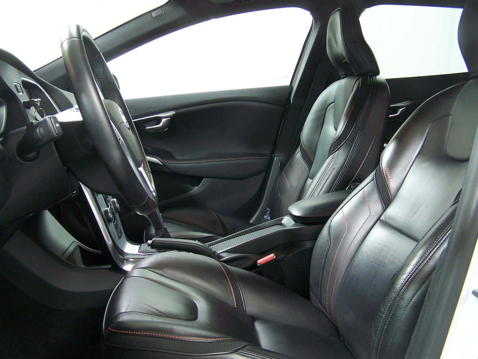 Volvo V40 2.0 T2 Ocean Race LEDER+NAVI+KAM+SHZ+TEMP