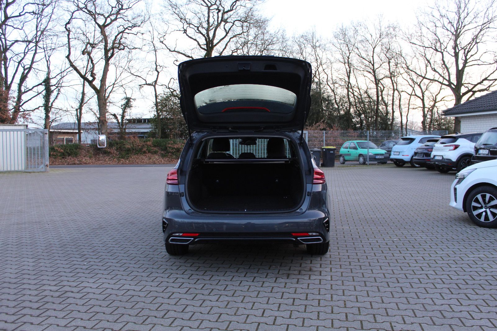 Kia Ceed Sportswagon Plug-in Hybrid Vision - Samsaru's Car Outlet