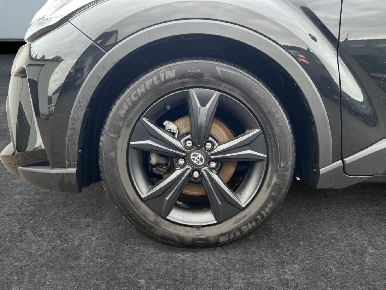 Toyota 1.8 L Hybrid Business Edition