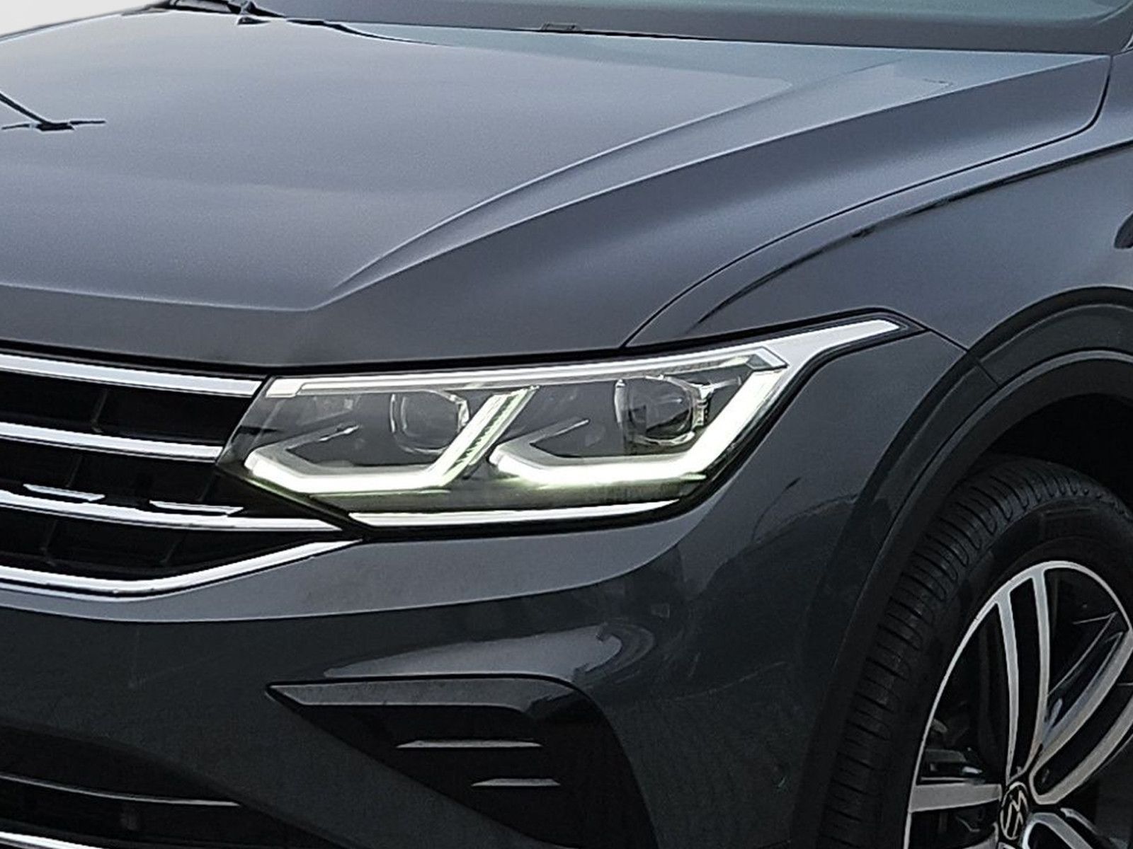 Volkswagen Tiguan 2.0 TDI Elegance 4Motion/NAVI/AHK/Matrix