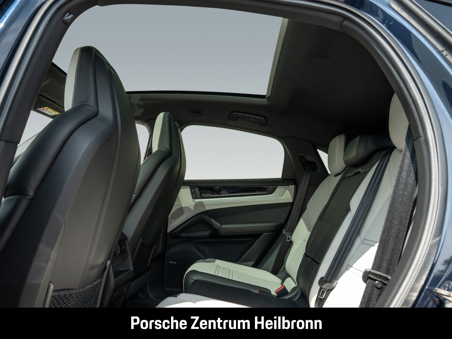 Porsche Cayenne E-Hybrid Coupe Panorama Surround-View