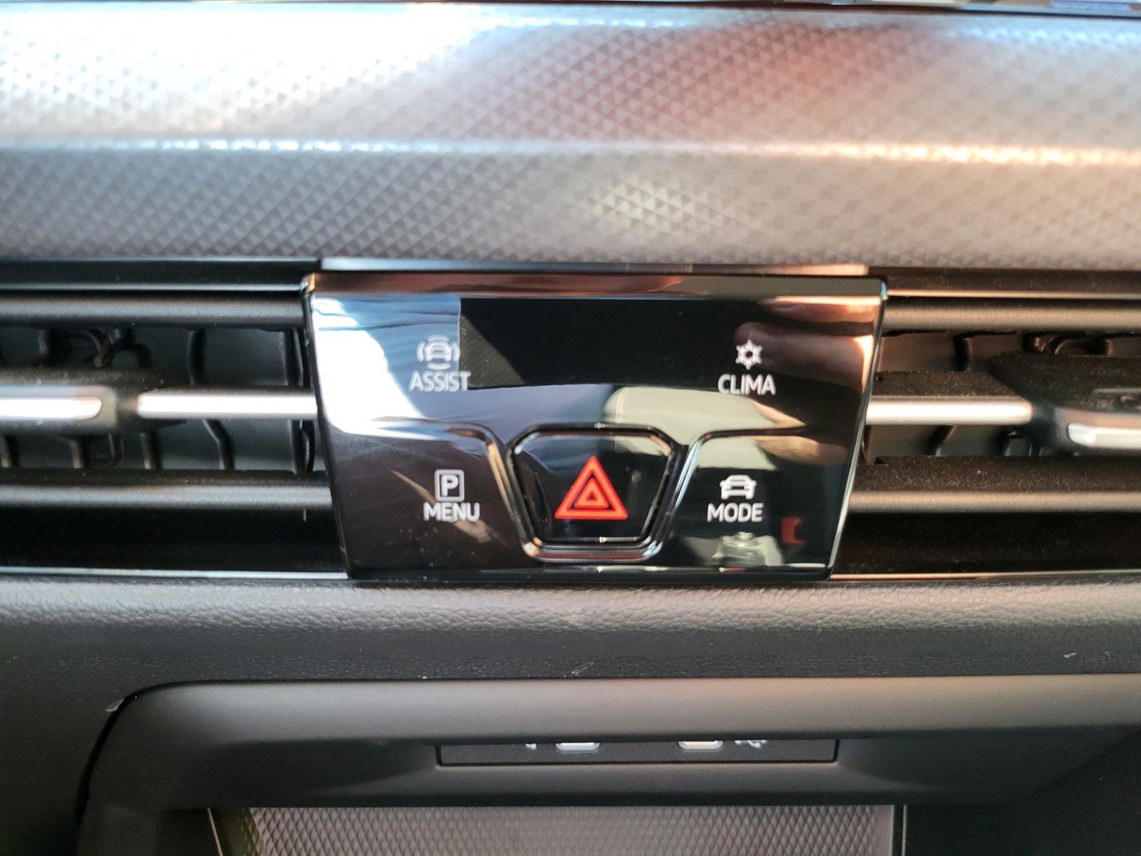 Volkswagen Golf VIII Lim. Active eTSI - Samsaru's Car Outlet