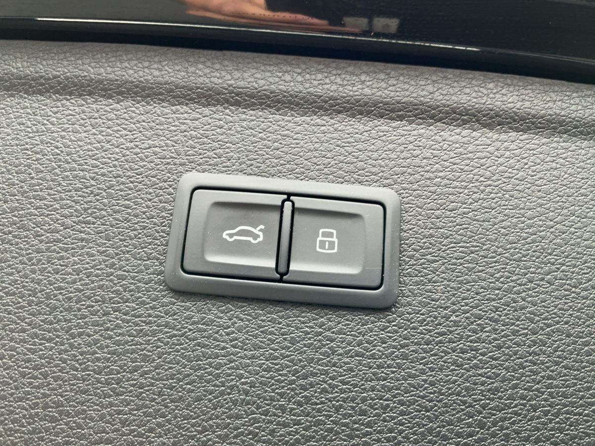 Audi Q5 45 TFSI QU S-LINE - Samsaru's Car Outlet