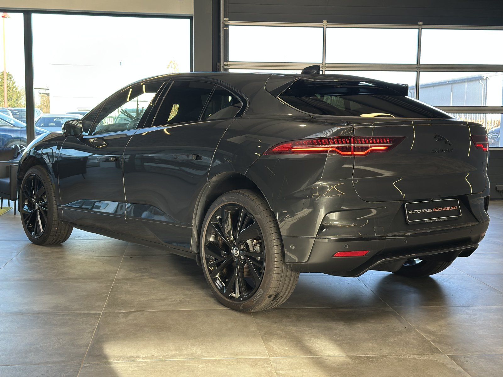 Jaguar I-PACE EV400 R-Dynamic HSE