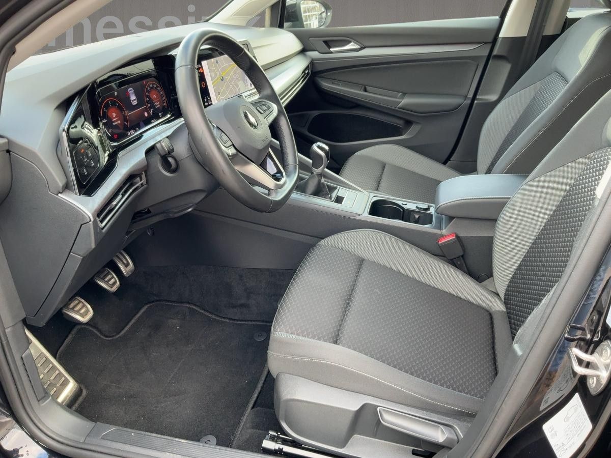 Volkswagen Golf VIII 2.0 TDI Active - Samsaru's Car Outlet