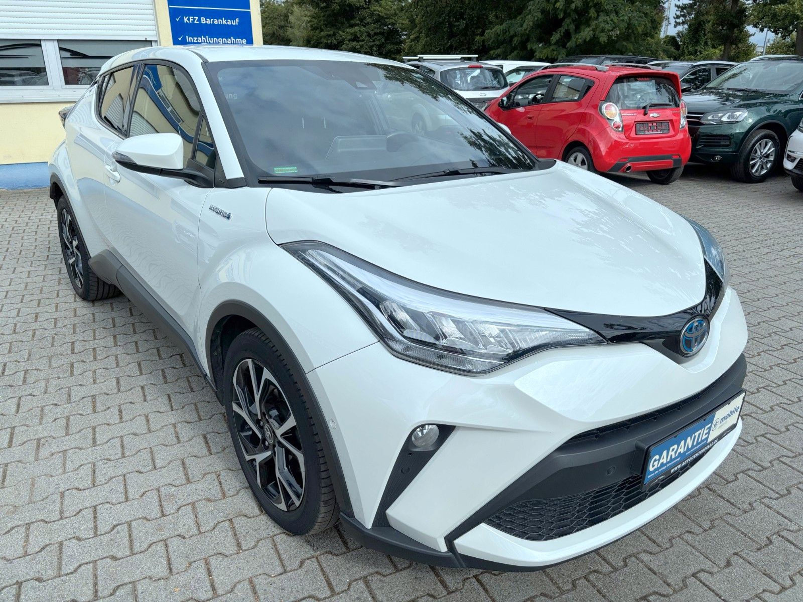 Toyota C-HR Hybrid - Samsaru's Car Outlet