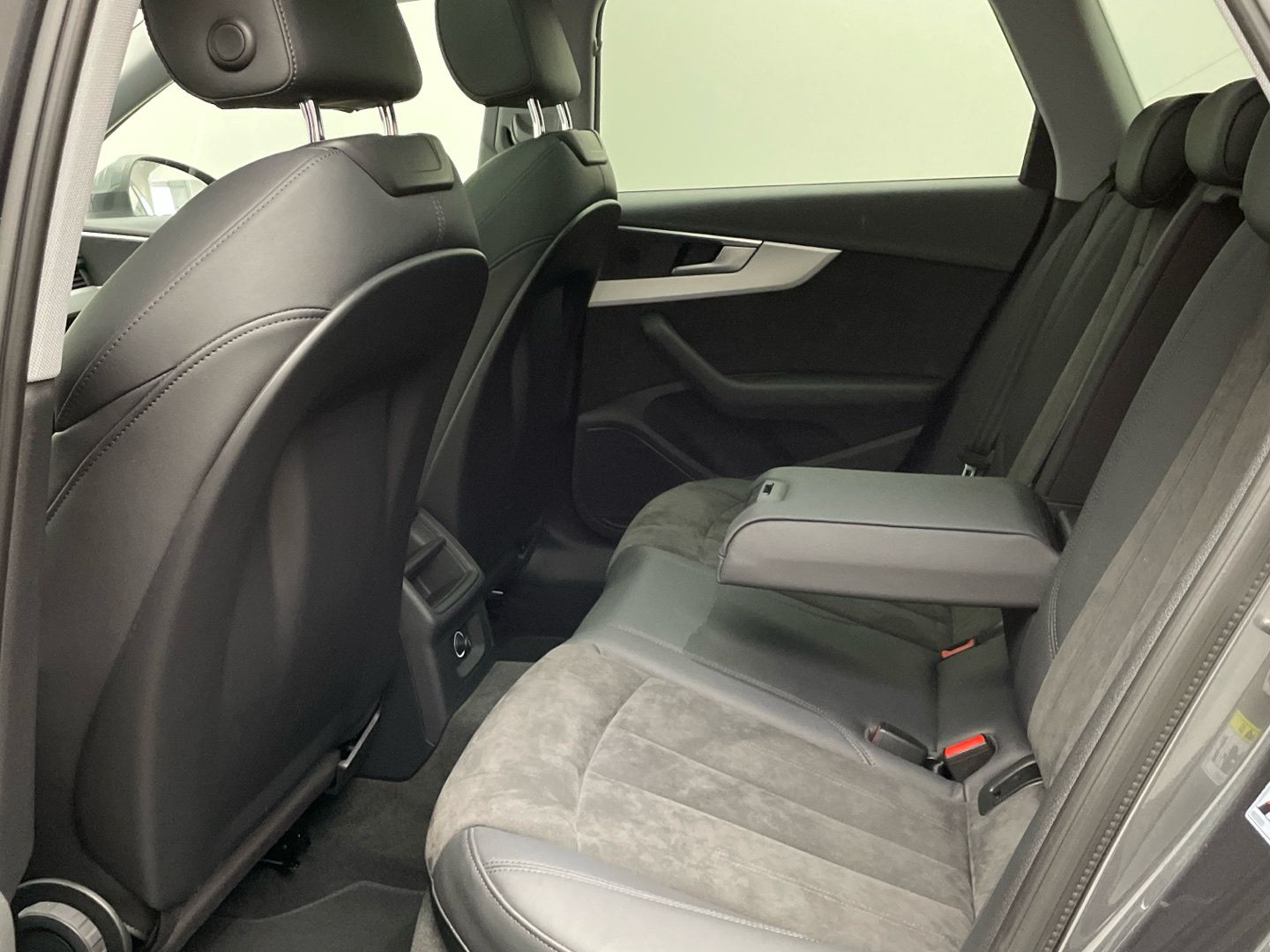 Audi A4 Avant S line 40 TDI S tronic - Samsaru's Car Outlet
