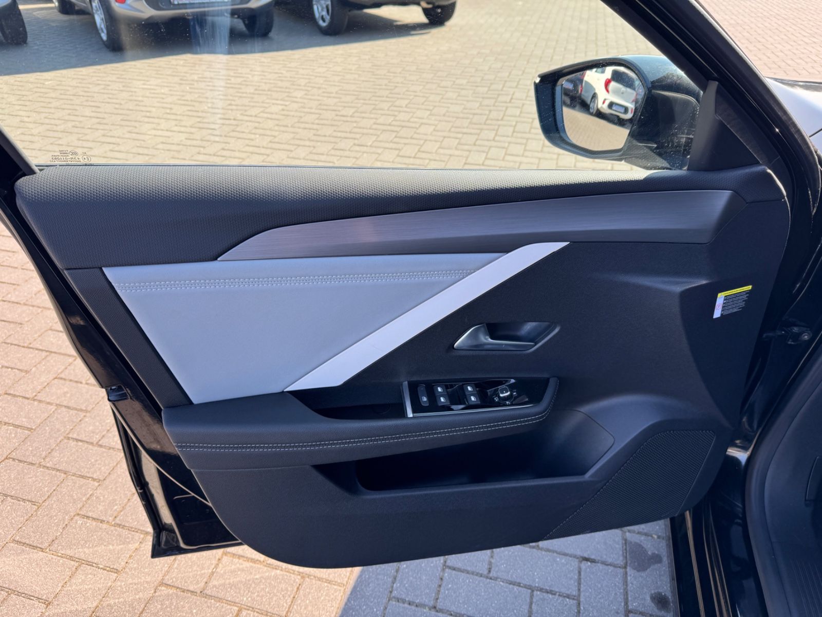Opel Astra L Lim. 1.2 AUTOMATIK Elegance - Samsaru's Car Outlet