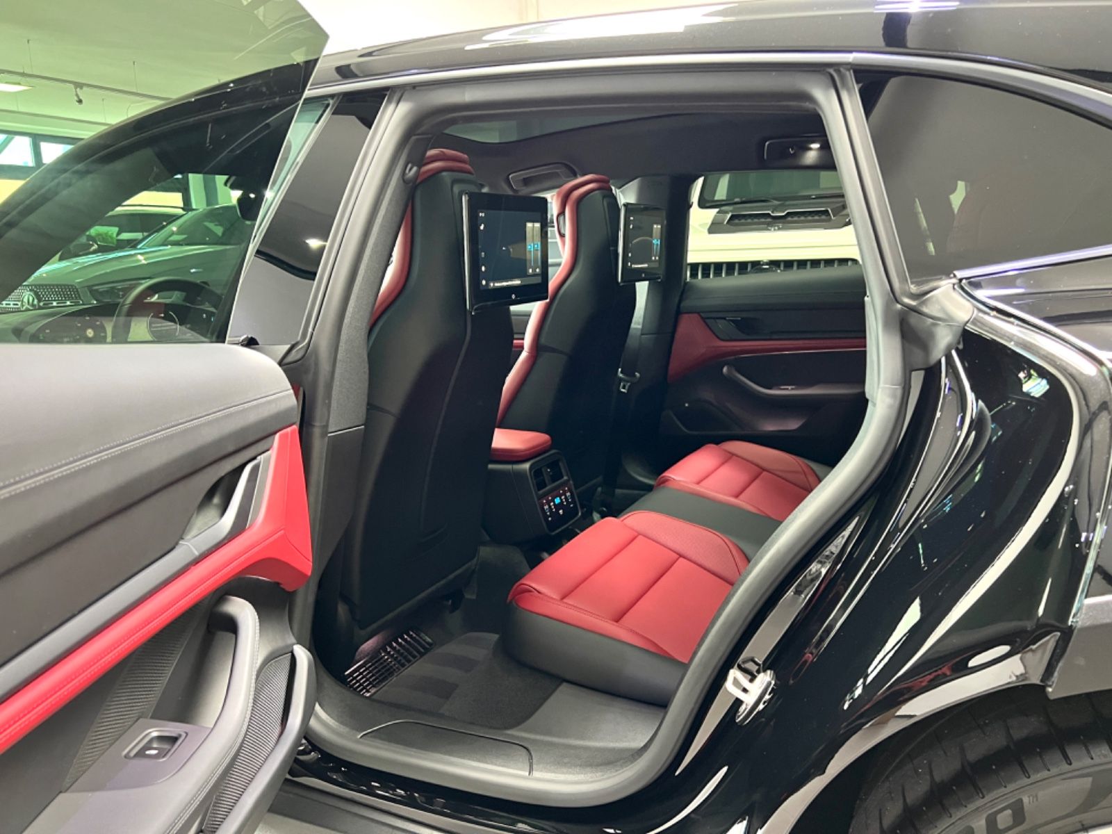 Porsche TAYCAN 4 CROSS TURISMO PANO ACC LEDER-ROT 2xDVD