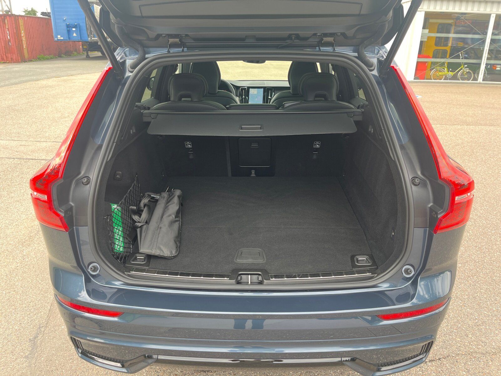 Volvo XC 60 T8 AWD Ultimate Dark AHK+RFK+PANO+SITZHZG