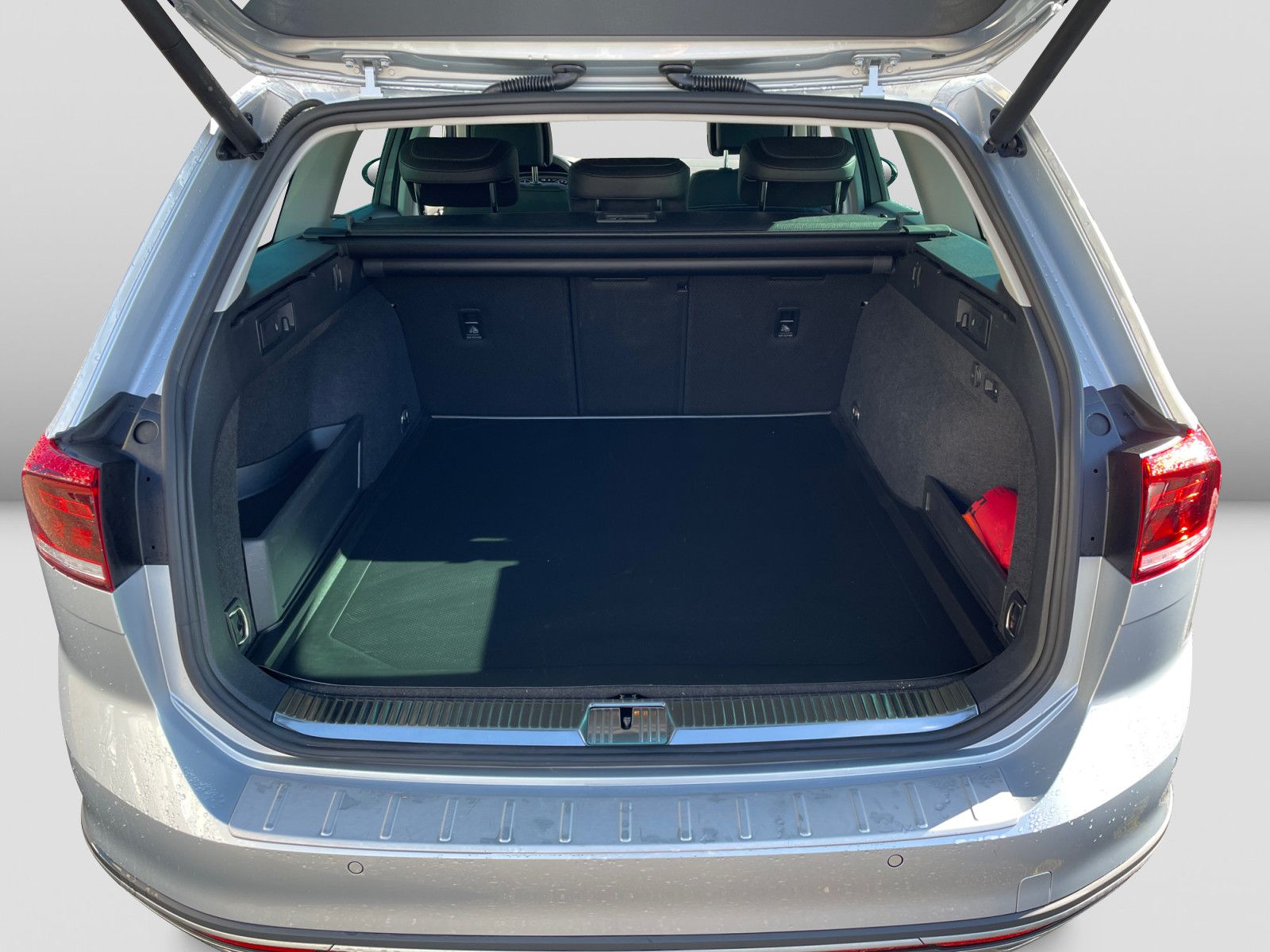 Volkswagen Passat Alltrack 2.0TDI DSG 4Mo 360° AHK Standh