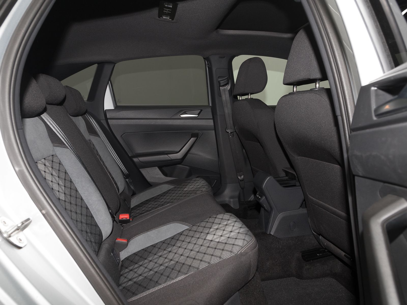 Volkswagen Taigo 1.0 TSI DSG R-LINE BLACK - Samsaru's Car Outlet