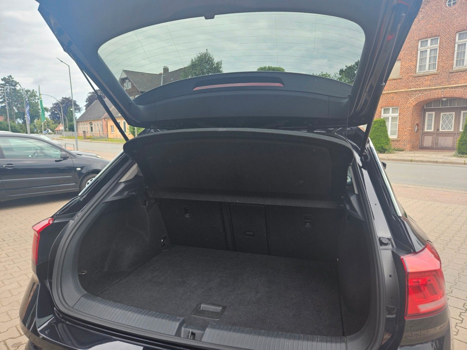 Volkswagen T-Roc 2.0 TDI Style" → "Volkswagen T-Roc 2.0 TDI Style - Samsaru's Car Outlet
