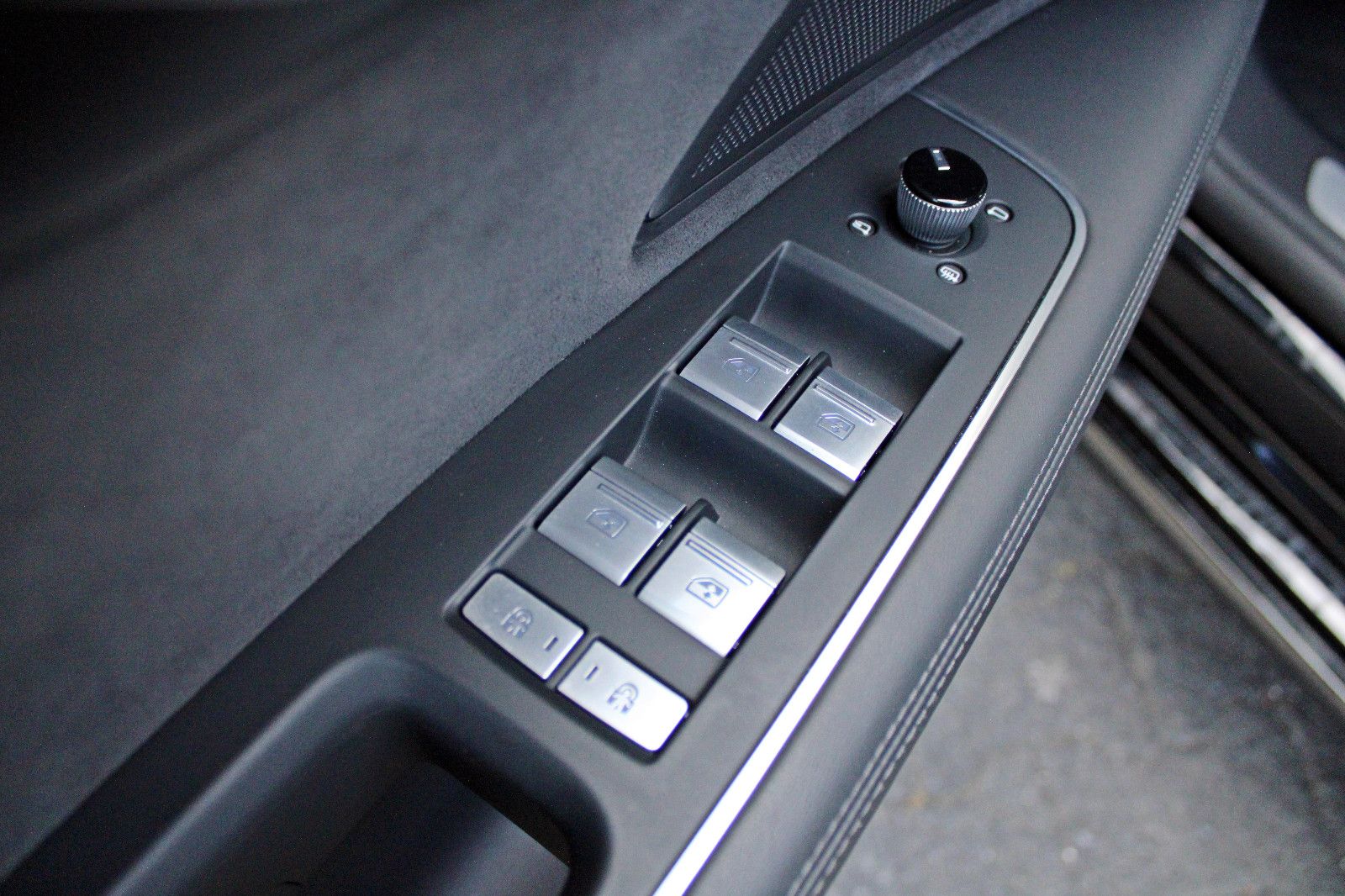 Audi A8 Lang 50TDI S LINE BLACK - Samsaru's Car Outlet