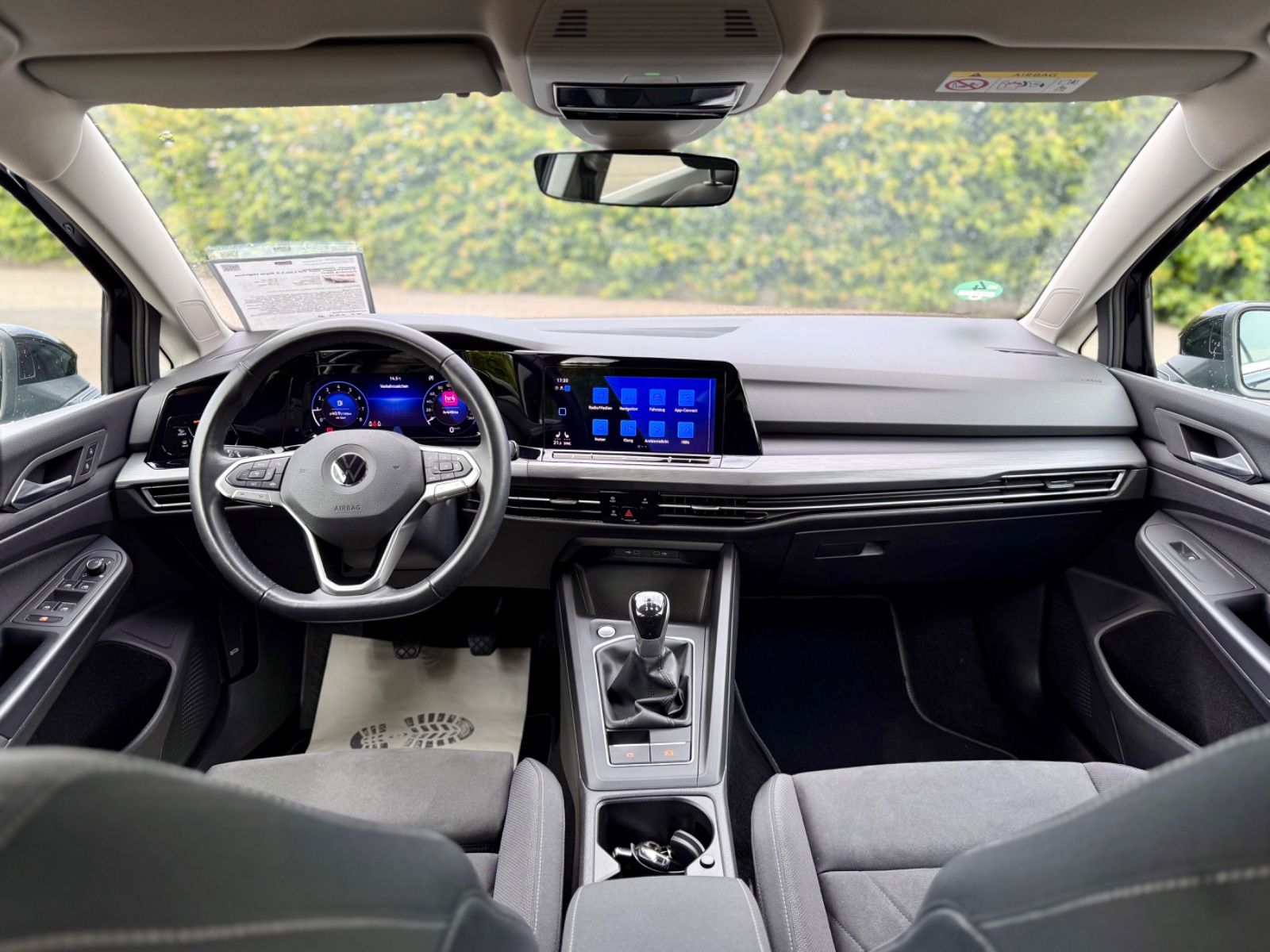 Volkswagen Golf VIII 1.5 Style Highline - Samsaru's Car Outlet