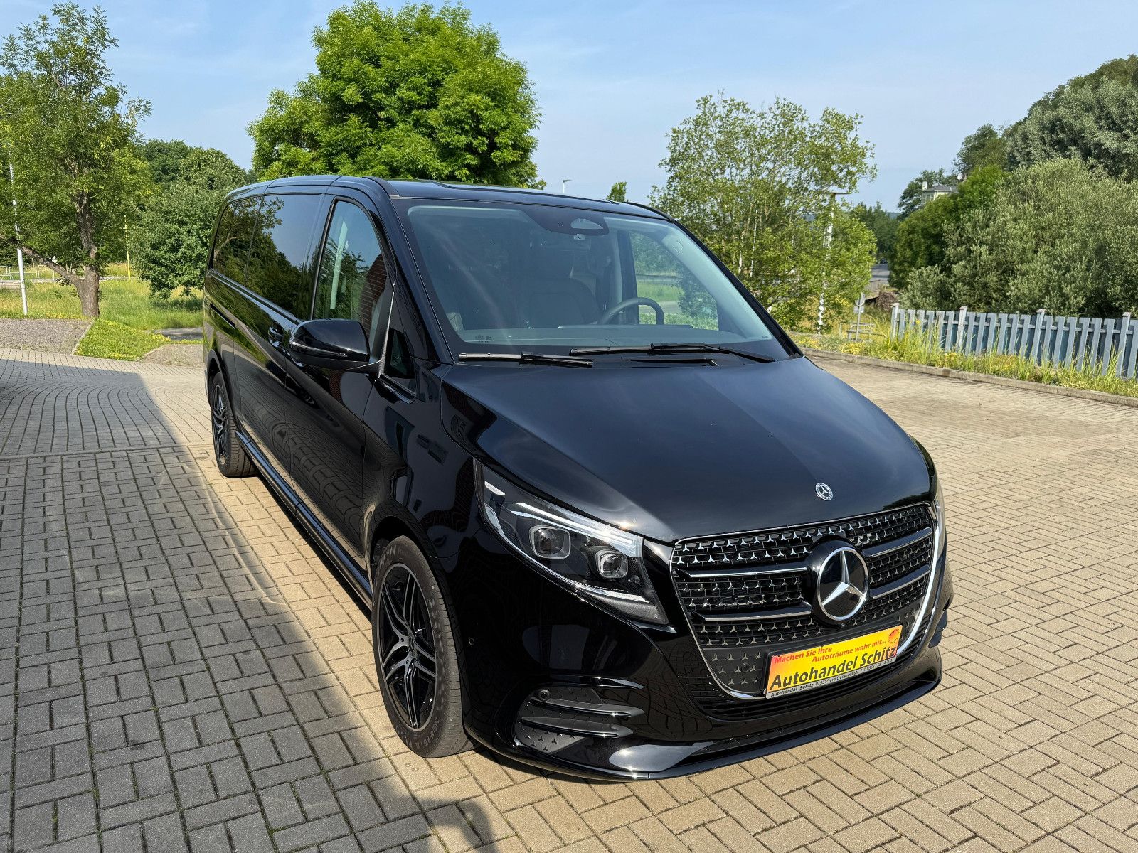Mercedes-Benz V 300d AVANGARDE AMG - Samsaru's Car Outlet