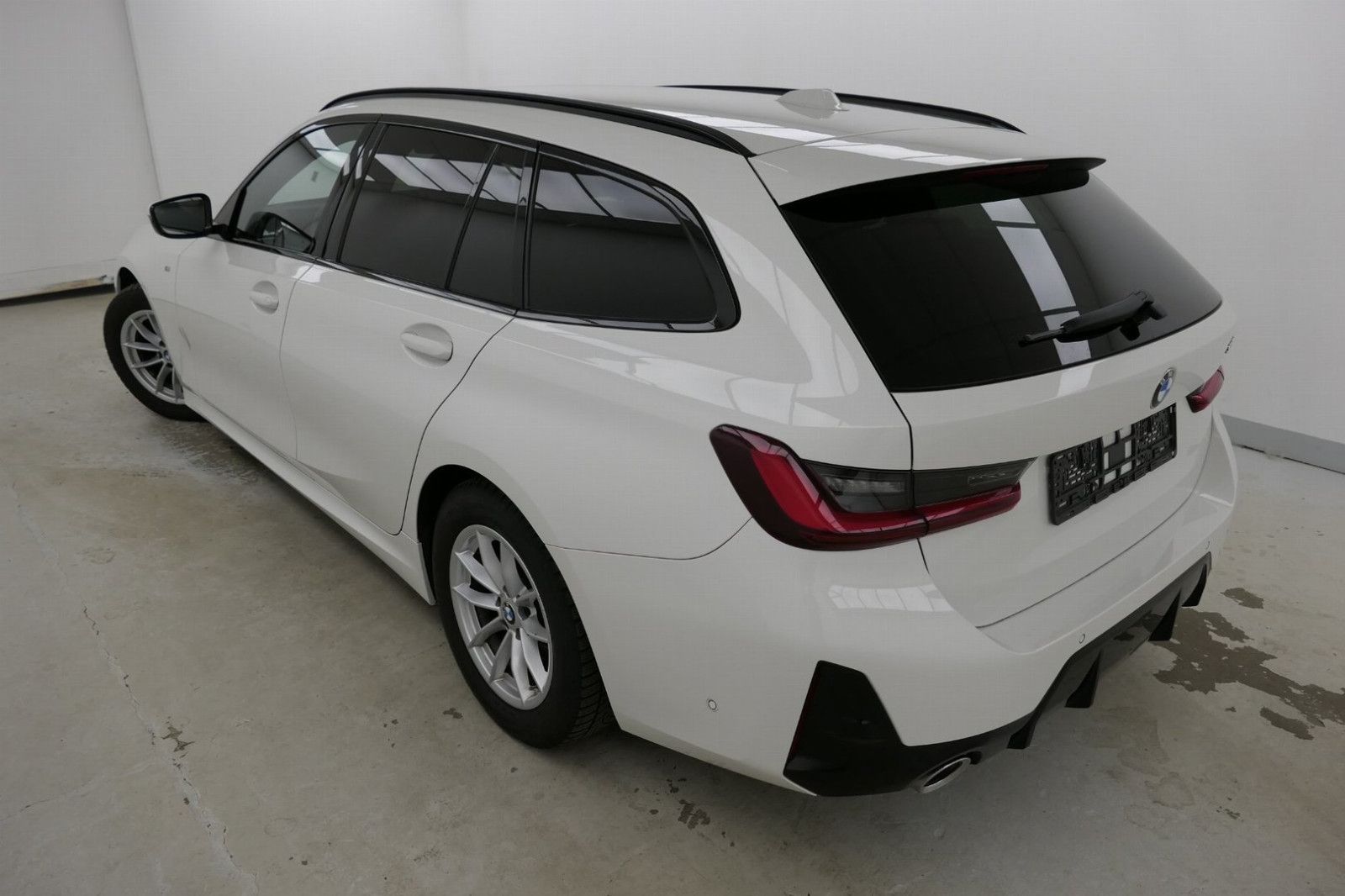 BMW 320d Touring M-Sport - Samsaru's Car Outlet