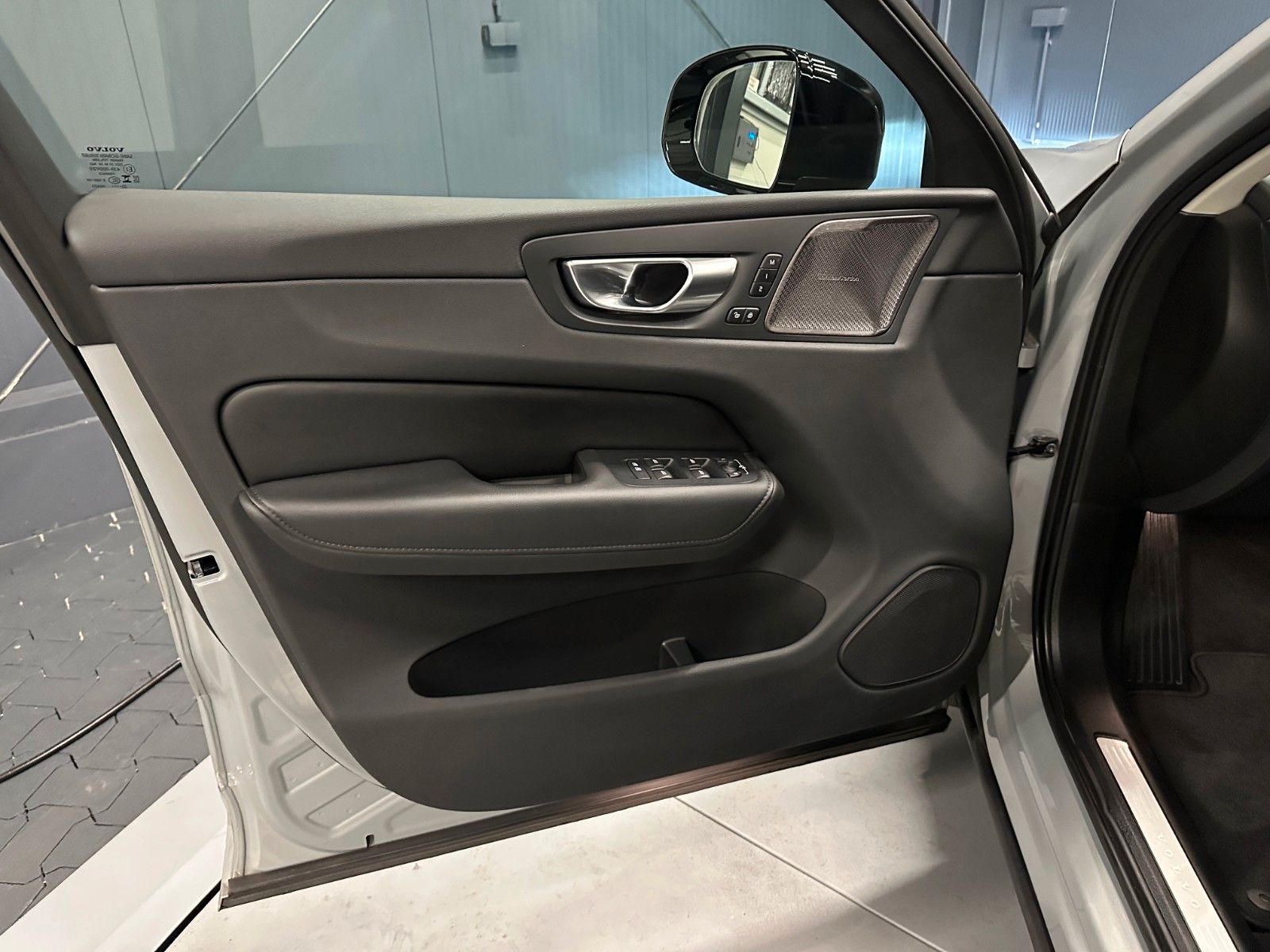 Volvo XC60 Plus Dark AWD *LEDER/Sport*AHK*Business*