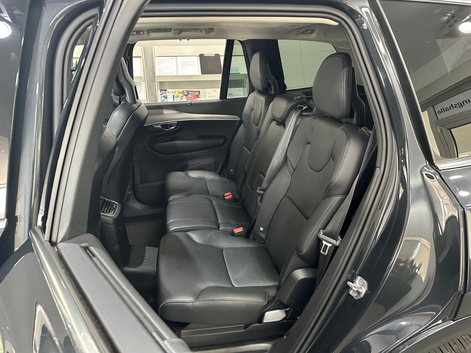 Volvo XC90 T8 Plug-In Hybrid - Samsaru's Car Outlet