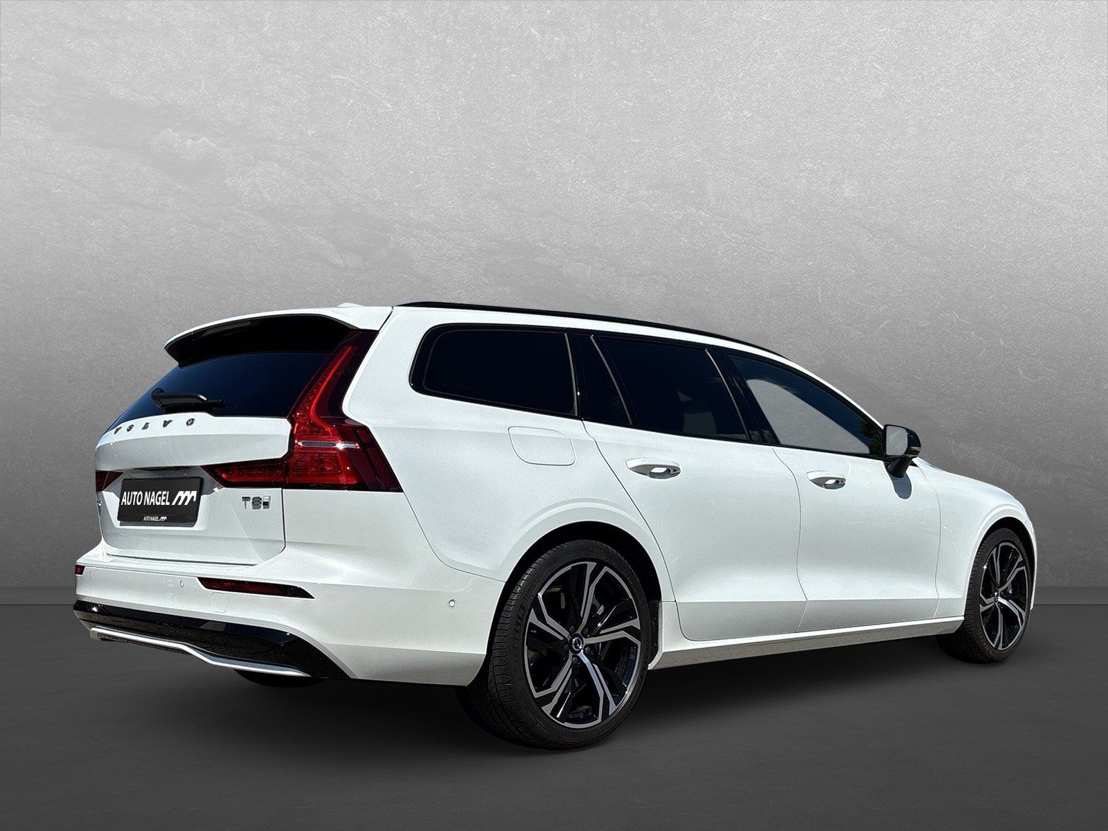 Volvo V60 T8 PHEV AWD Plus Dark *360° PANO BLIS HUD*