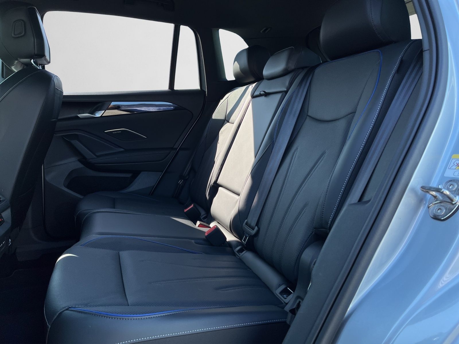 Volkswagen Tiguan 1.5 eHybrid DSG R-Line AHK+Pano+HuD+Leder