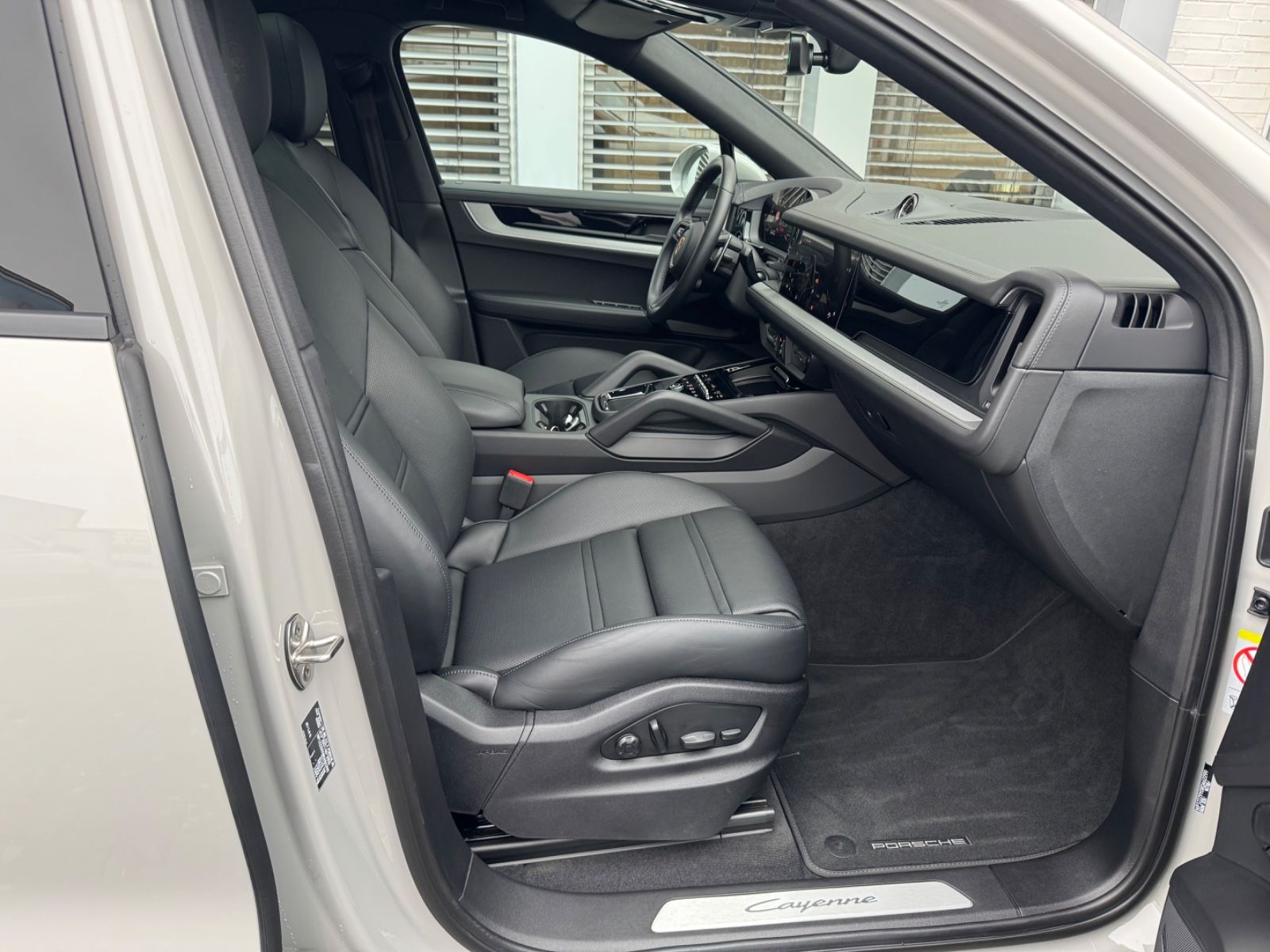 Porsche E-Hybrid Coupé INNODRIVE-LUFTF-PANO-MASSAGE-VOLL