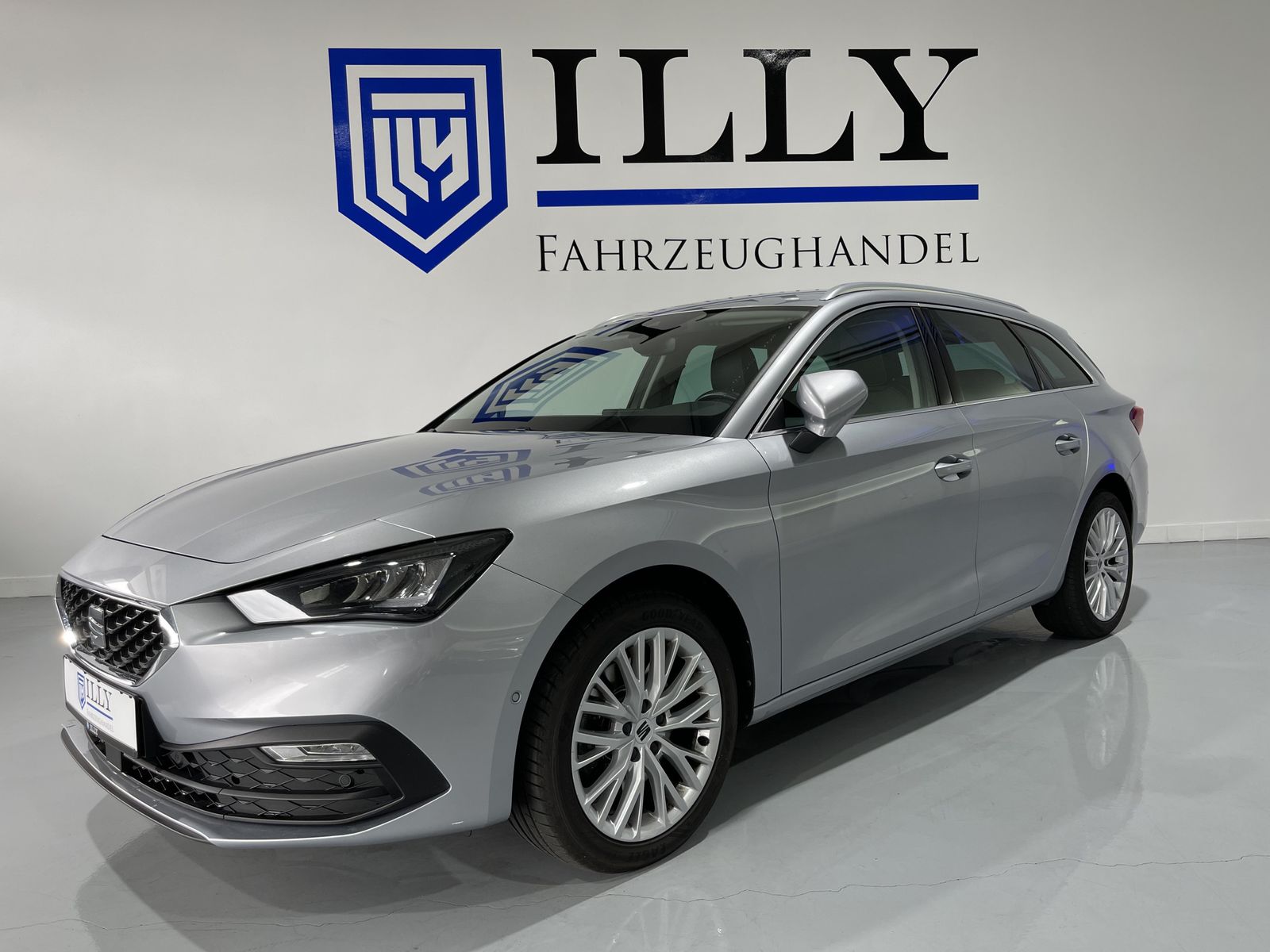 Seat Leon Xcellence 2.0 TDI*AHK*LED*Cam*Navi*