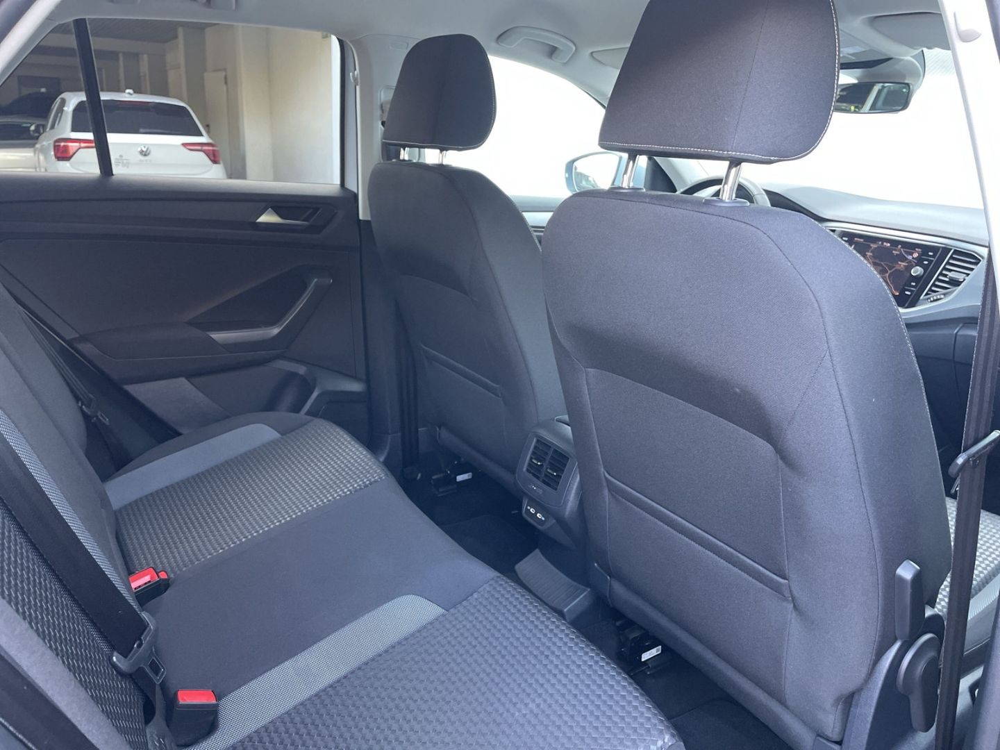 Volkswagen T-Roc 1.5 TSI DSG R-Line - Samsaru's Car Outlet