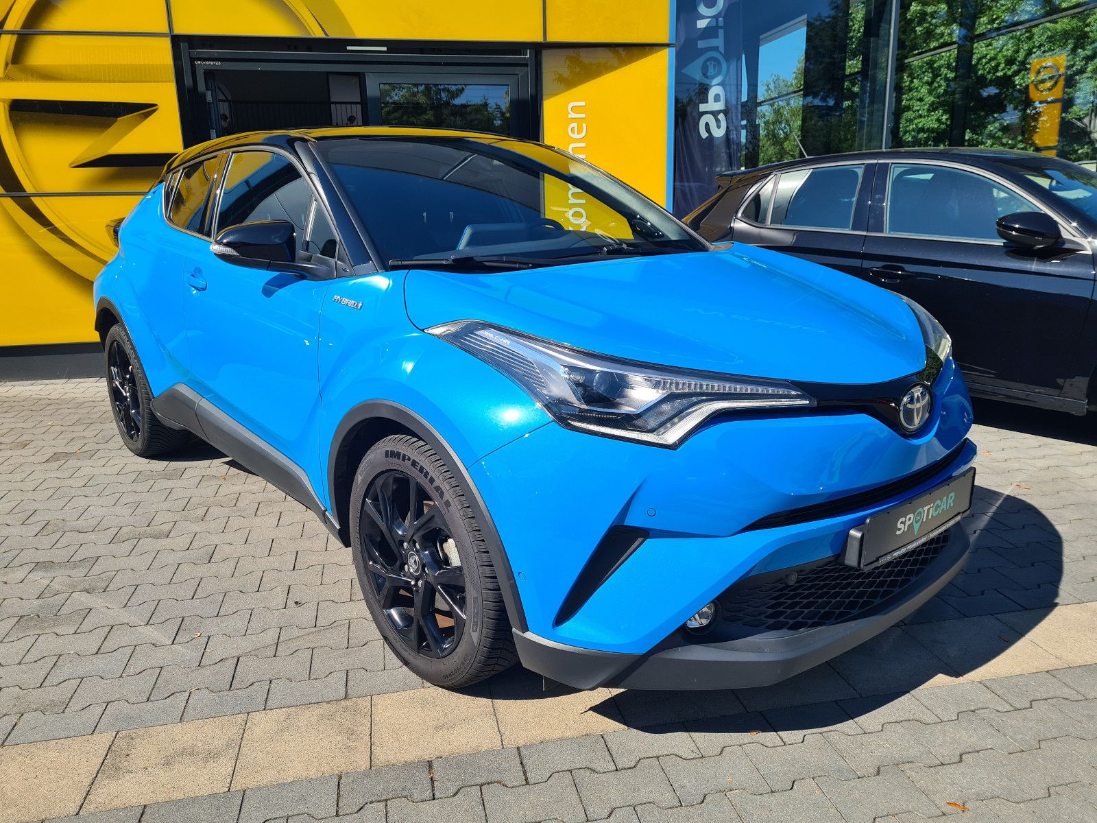 Toyota C-HR Hybrid Style - Samsaru's Car Outlet