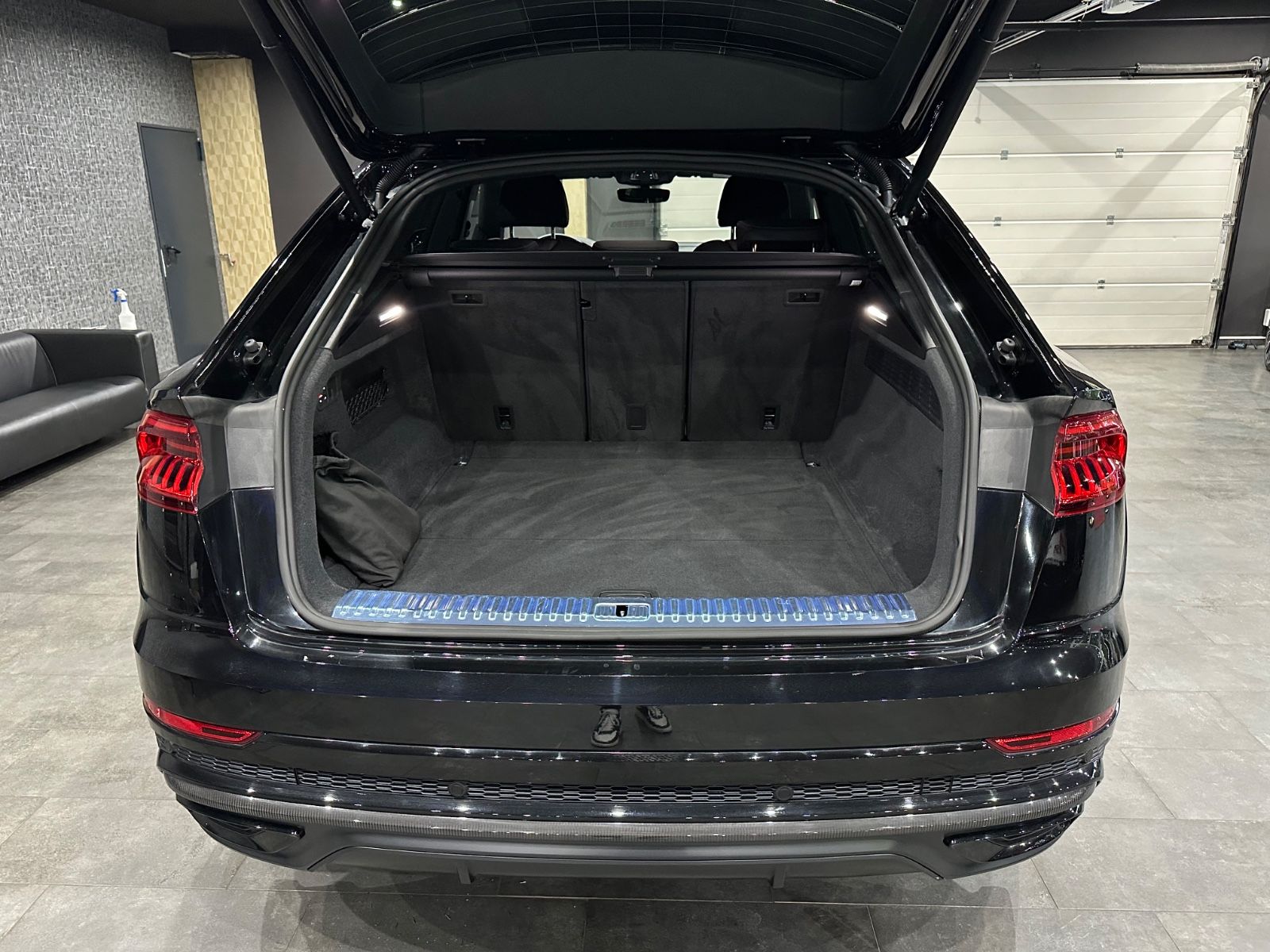 Audi Q8 quattro Competition S Line / Carbon/ Matrix