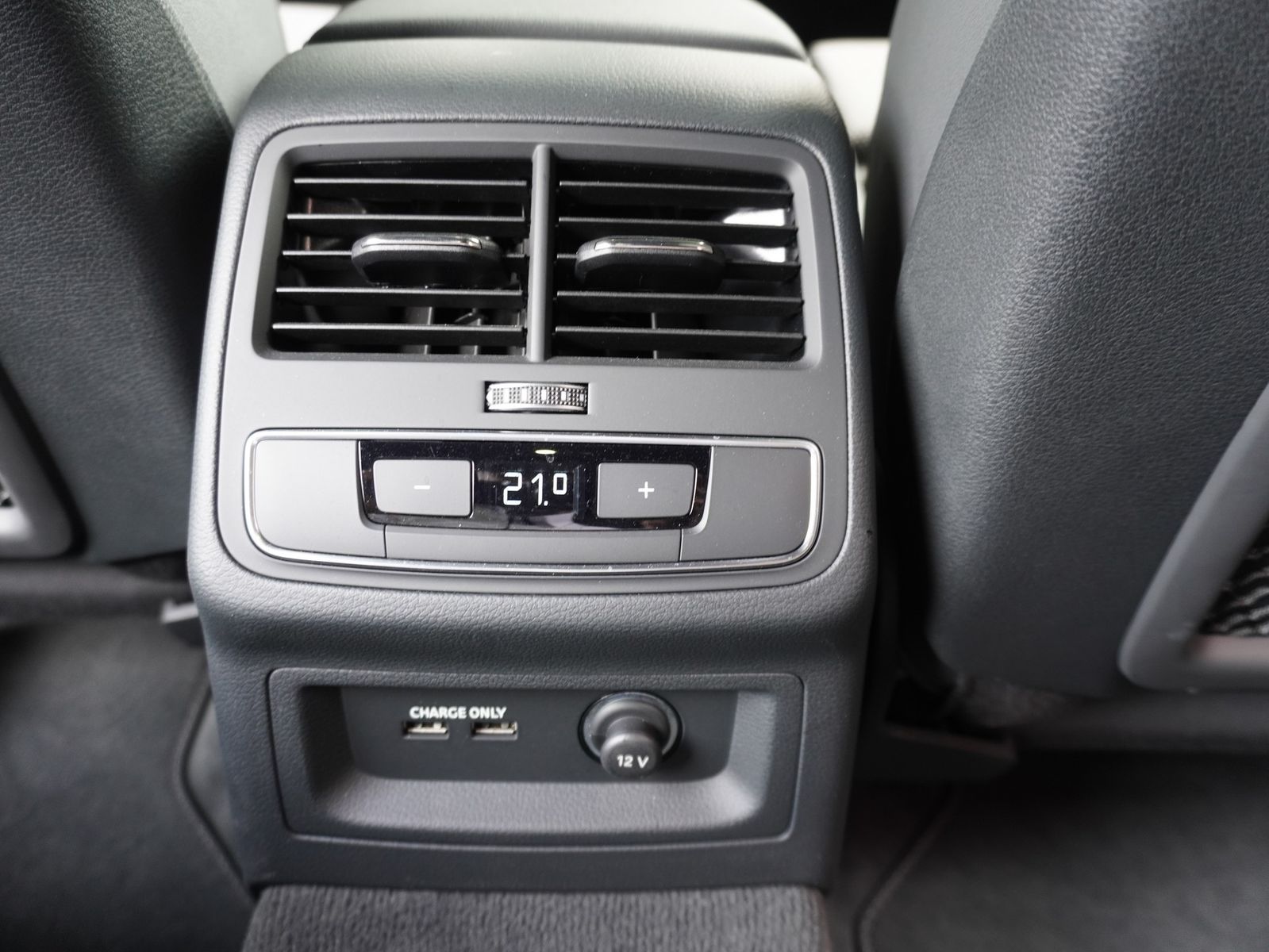 Audi A4 2.0 TDI 35 S-Line - Samsaru's Car Outlet