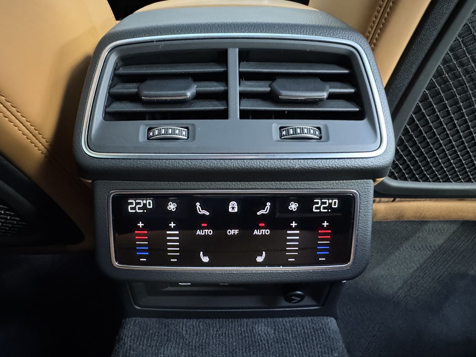 Audi RS6 HeadUP MatrixLED Pano B&O 360° ACC Sitzlüft.