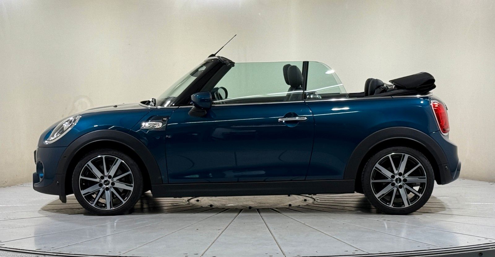 MINI Cooper S Cabrio Sidewalk - Samsaru's Car Outlet