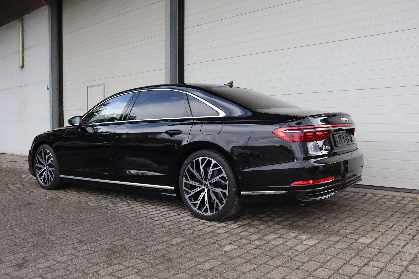 Audi A8L 60 TFSIe lang exclusive - Samsaru's Car Outlet