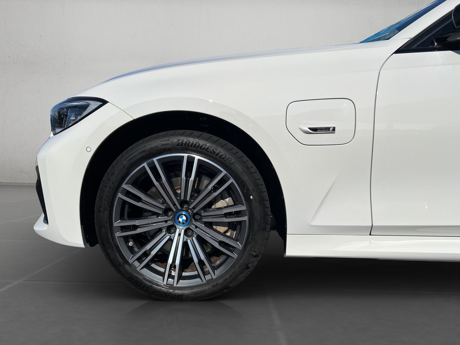 BMW 330e xDrive M Sport - Samsaru's Car Outlet