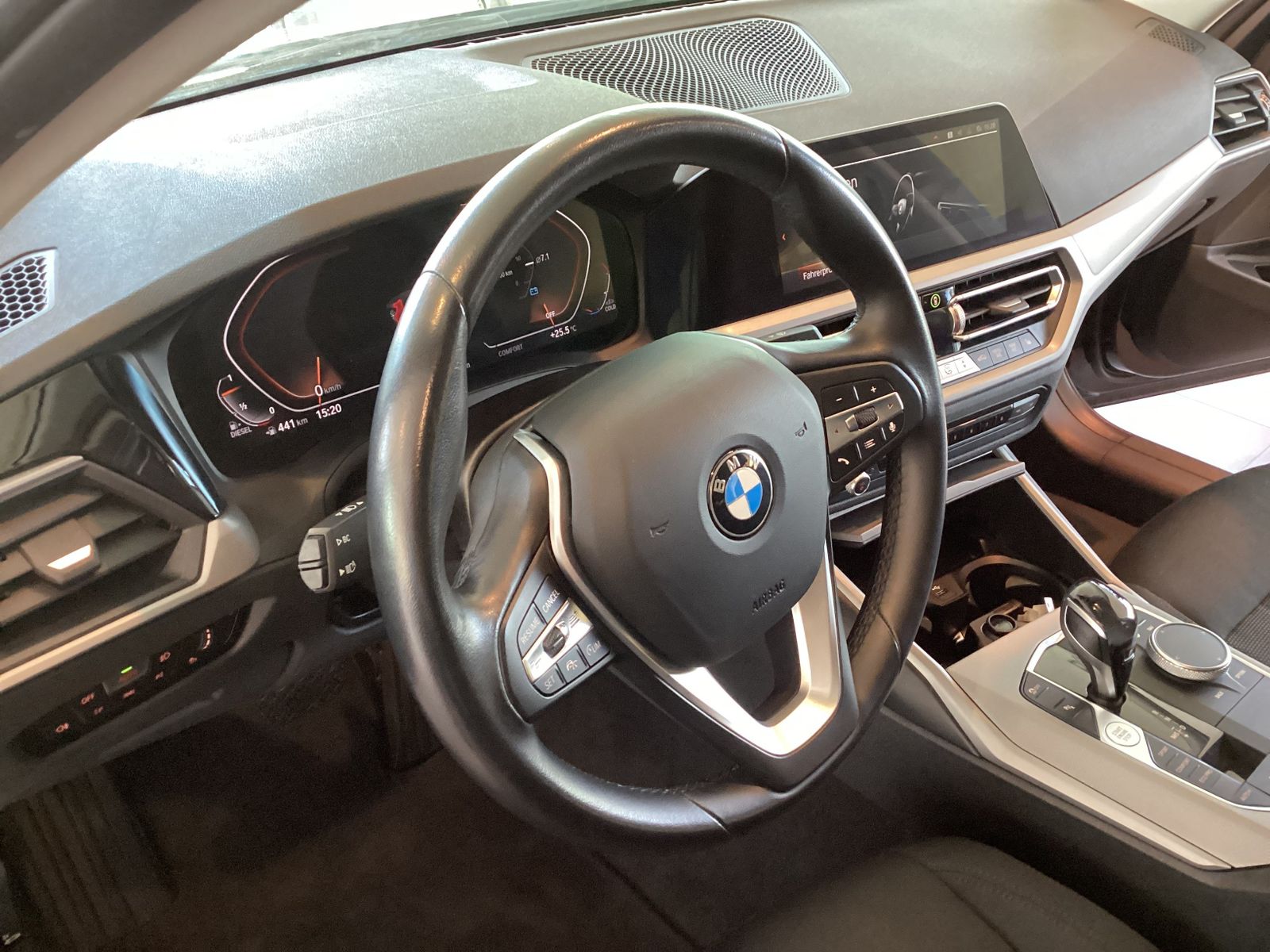 BMW 320d xDrive Limousine Advantage HiFi DAB WLAN