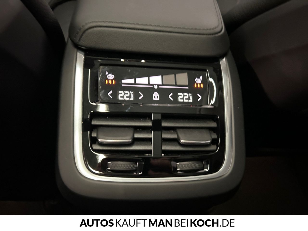 Volvo XC60 B4D Ultimate Dark AWD - Samsaru's Car Outlet