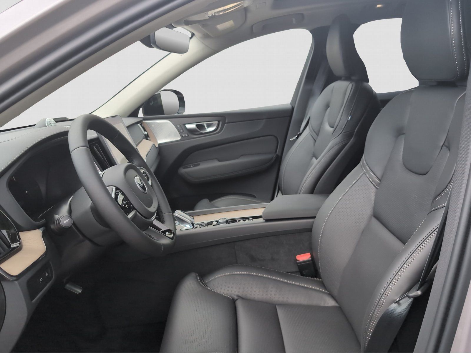 Volvo XC60 T8 AWD Ultra Dark - Samsaru's Car Outlet