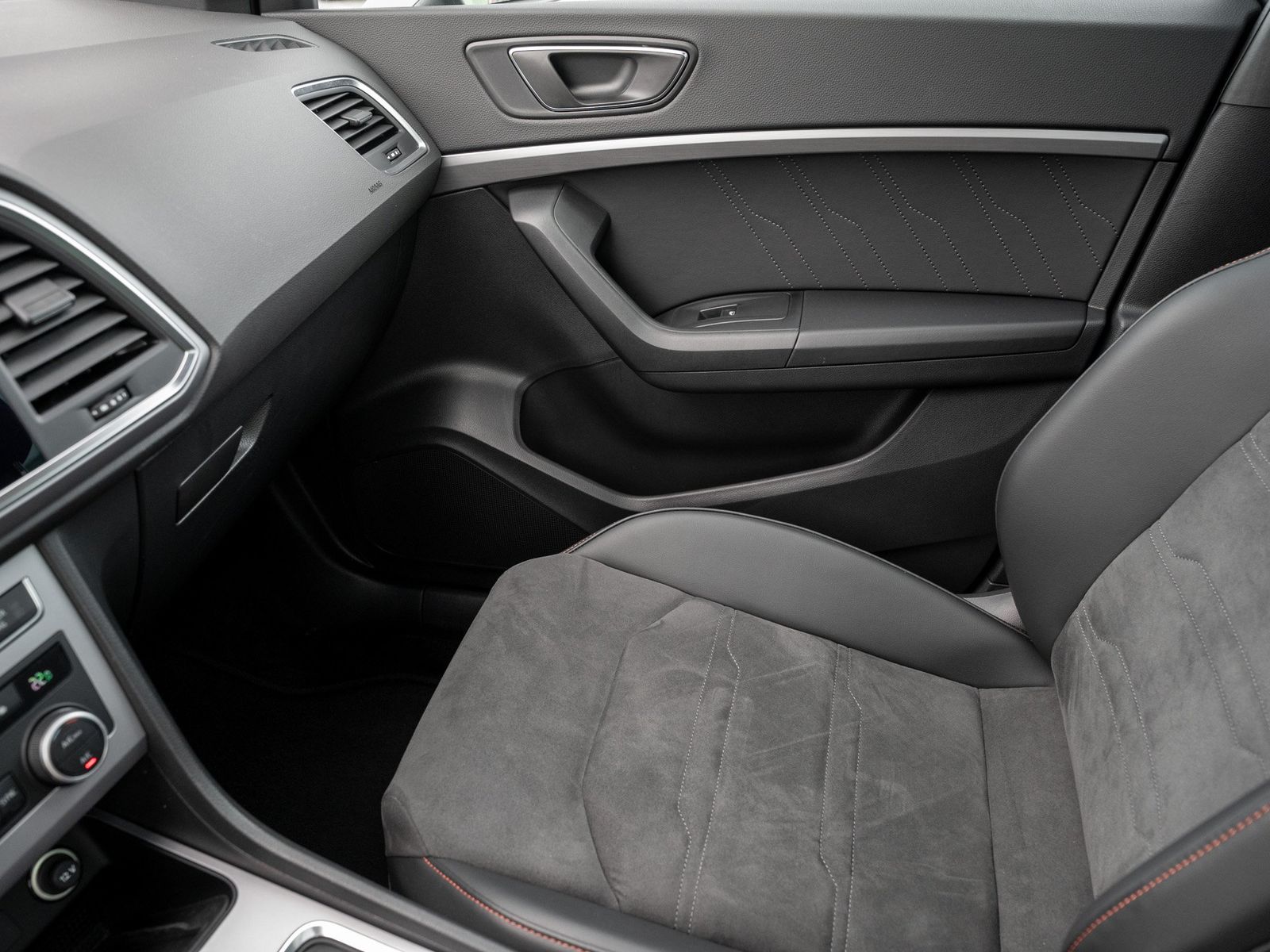 Seat ATECA FR 1.5 TSI DSG AHK Kam. Navi Pano Sportp.