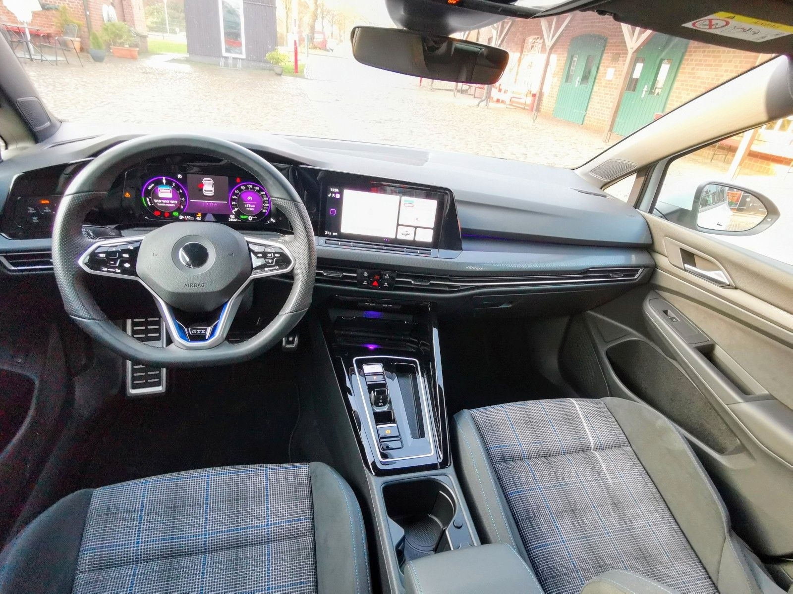 Volkswagen Golf VIII GTE Hybrid - Samsaru's Car Outlet