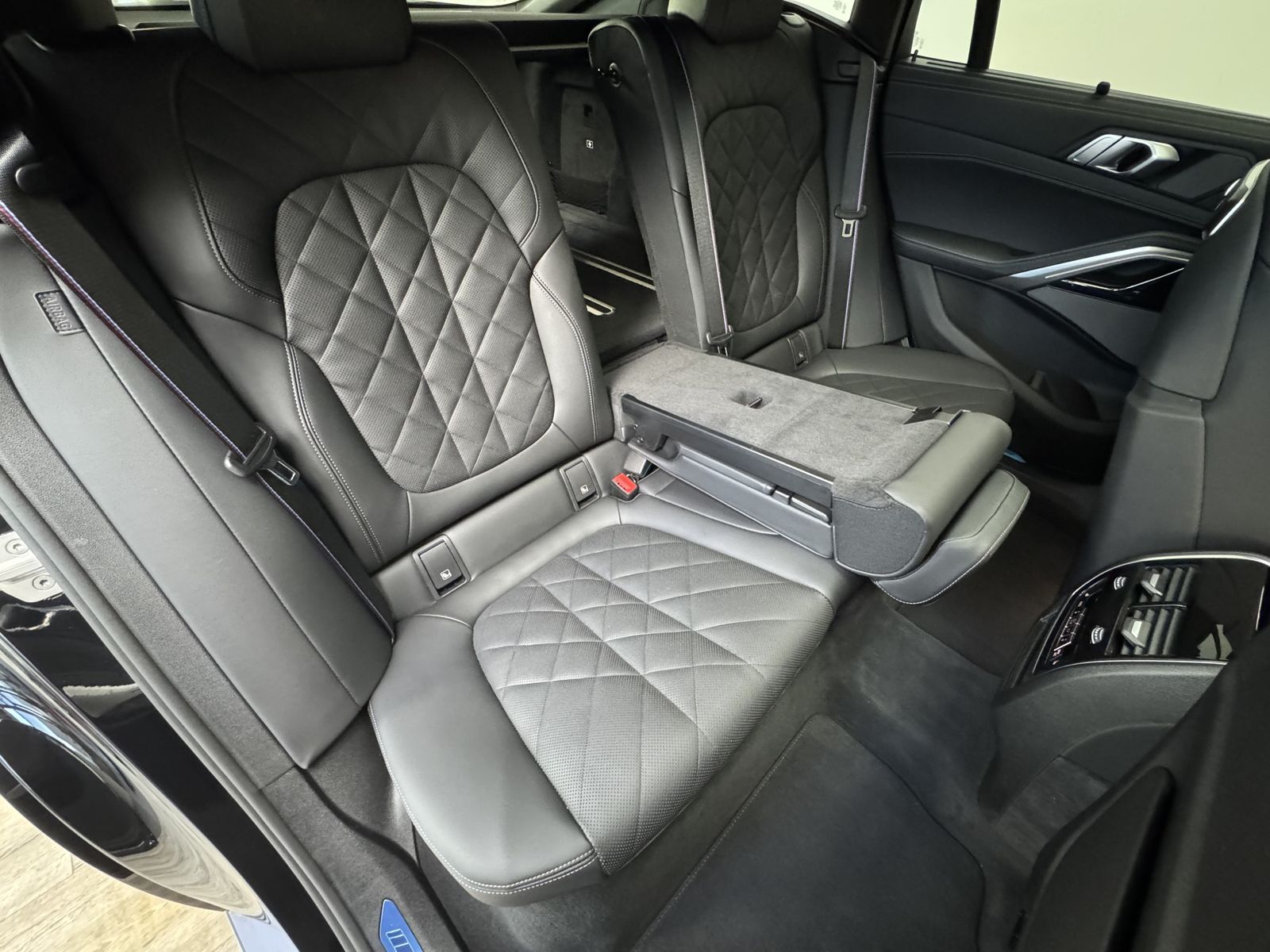 BMW X6 xDrive40d M Sport Pro 22Zoll AHK Massage ACC