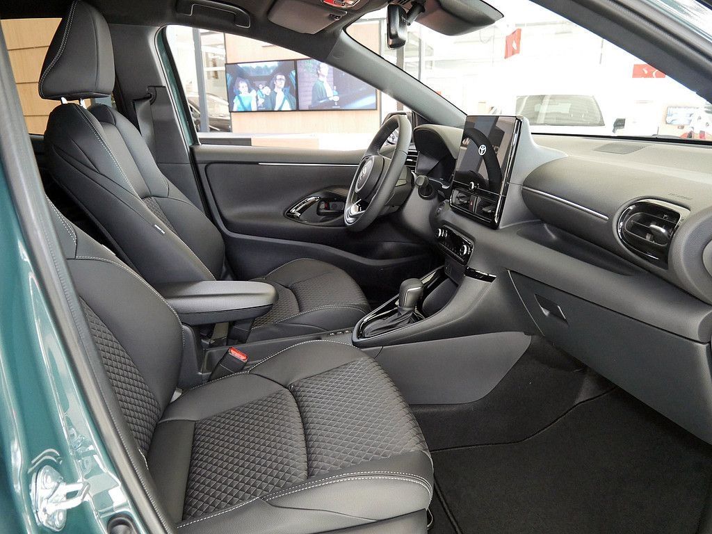 Toyota Yaris Hybrid Style Plus SHZ KAMERA NAVI ACC LED