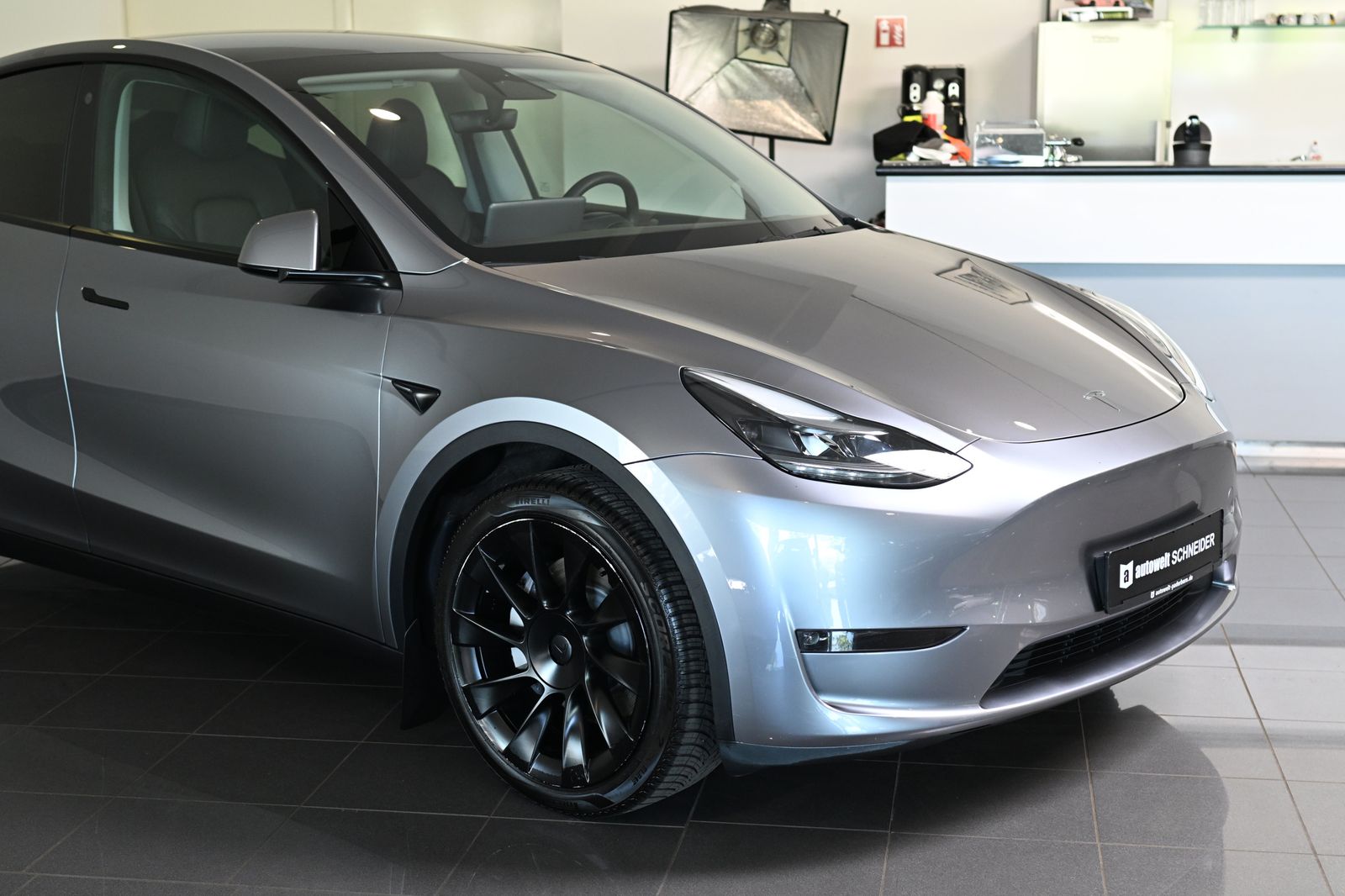 Tesla Model Y Long Range Dual AWD Pano ACC 20"