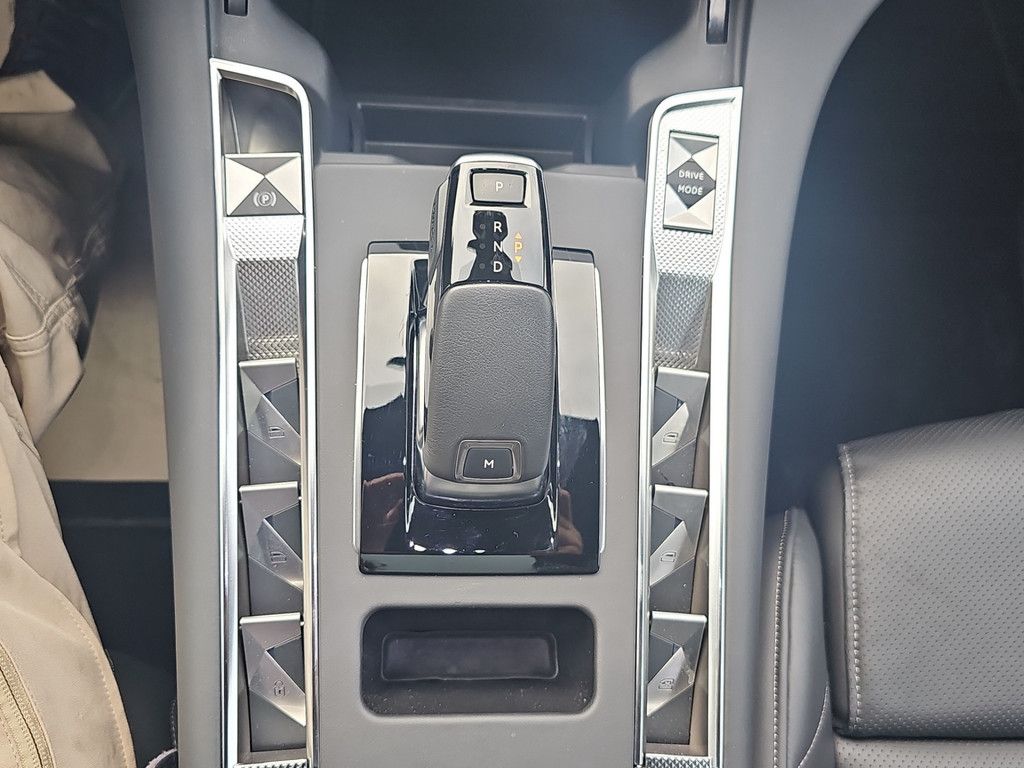 DS Automobiles DS 7 BlueHDI 130 Aut. OPERA LEDER Panoramadach
