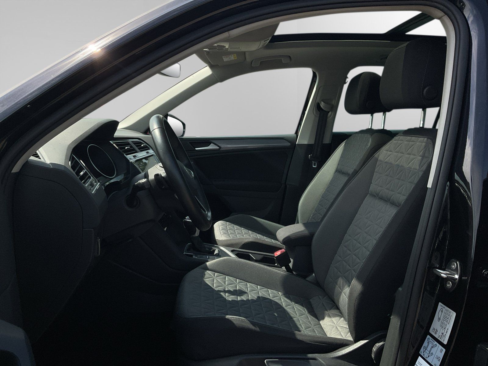 Volkswagen Tiguan 2.0 TDI DSG Life - Samsaru's Car Outlet