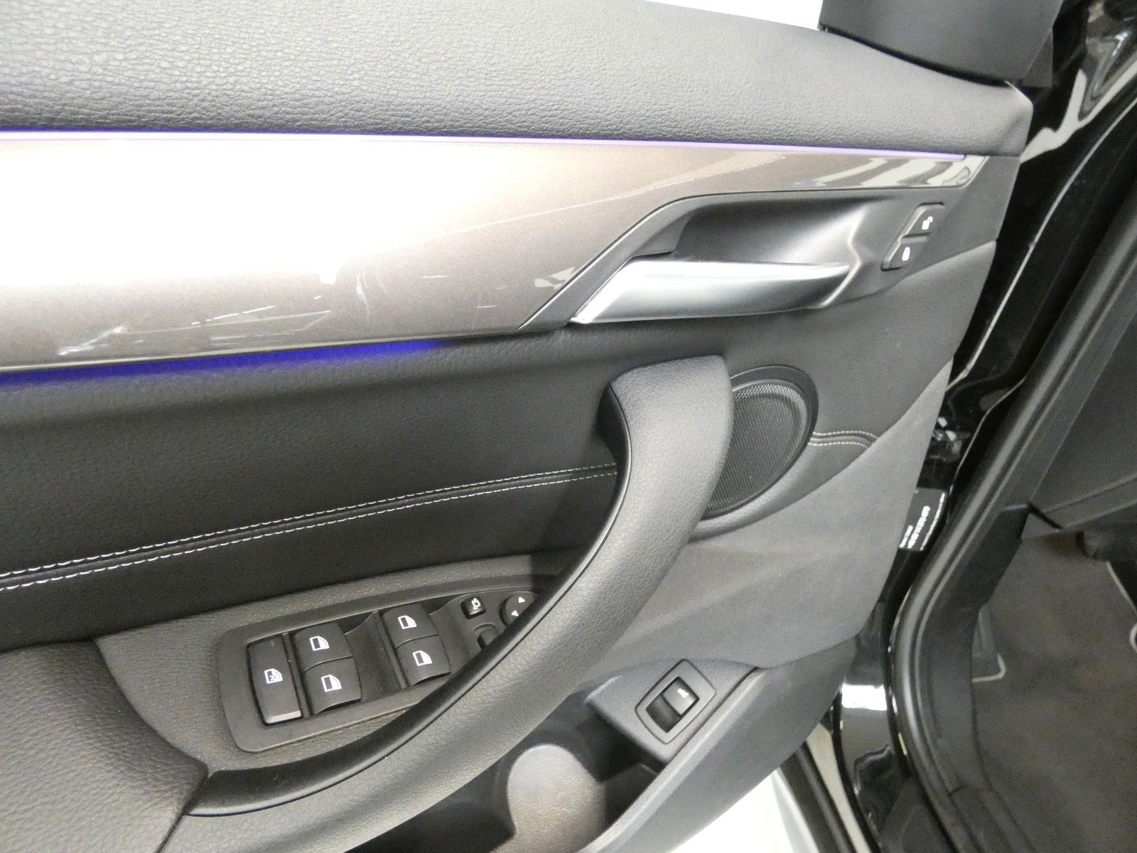 BMW X1 xDrive 20 i xLine - Samsaru's Car Outlet